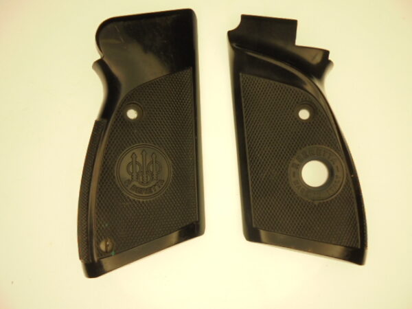 PLAQUETTE PLASTIQUE DROITIER BERETTA 76